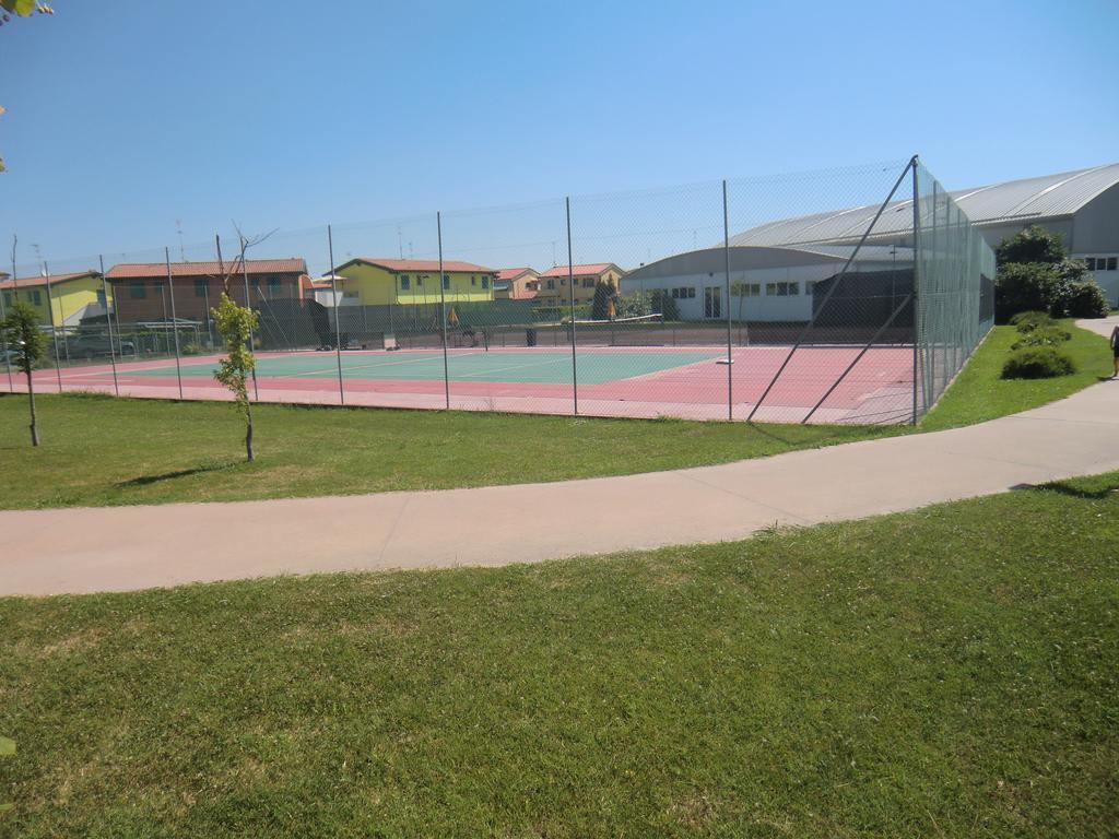 Residence Villaggio Dei Fiori Con Piscina E Posto Spiaggia Incluso Каорле Стая снимка