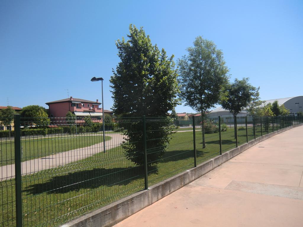 Residence Villaggio Dei Fiori Con Piscina E Posto Spiaggia Incluso Каорле Стая снимка