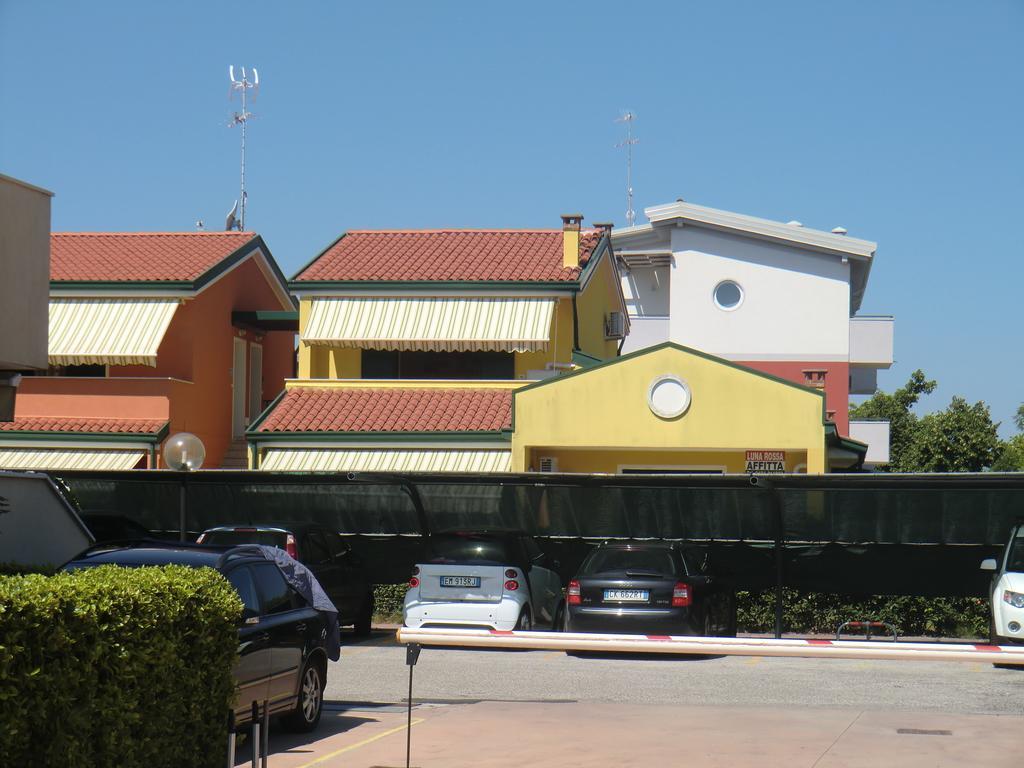 Residence Villaggio Dei Fiori Con Piscina E Posto Spiaggia Incluso Каорле Стая снимка
