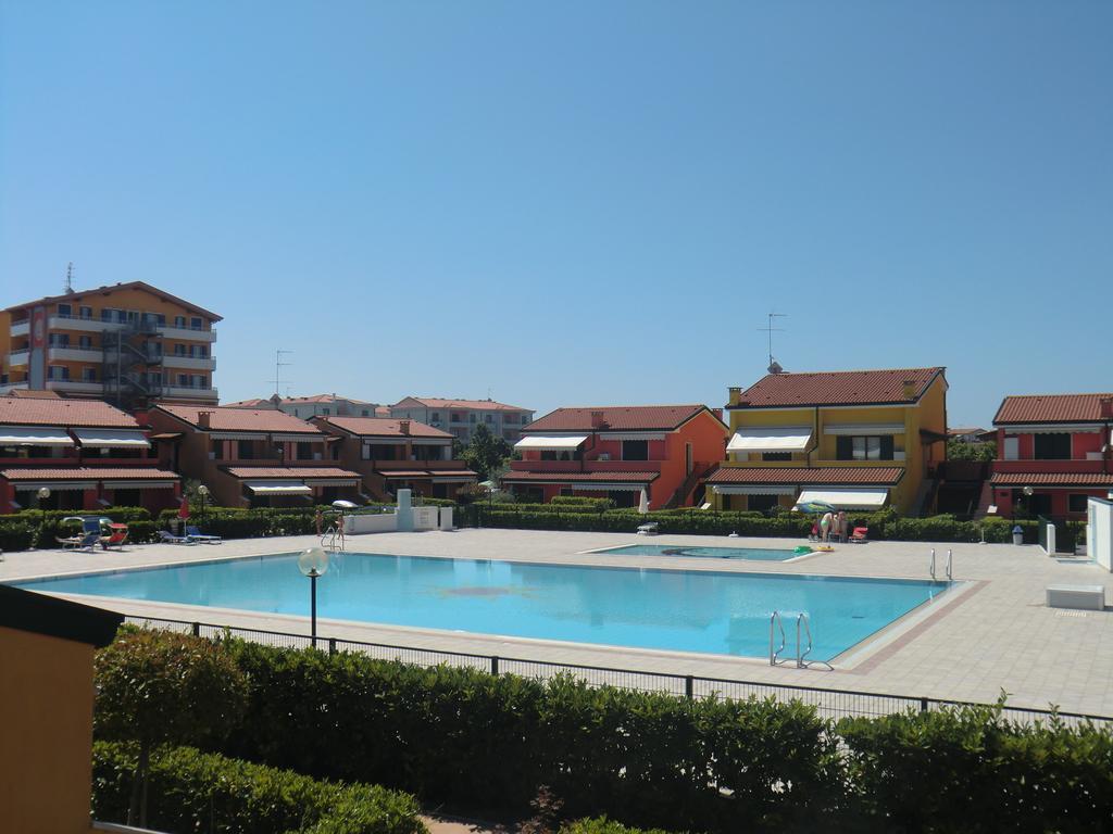 Residence Villaggio Dei Fiori Con Piscina E Posto Spiaggia Incluso Каорле Стая снимка