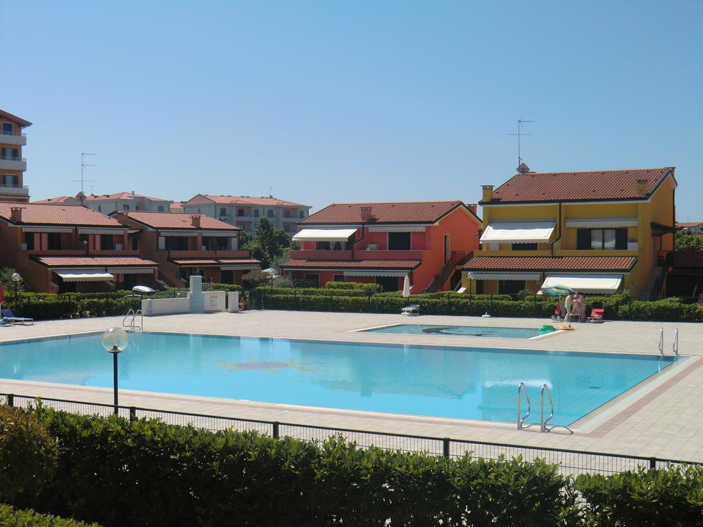 Residence Villaggio Dei Fiori Con Piscina E Posto Spiaggia Incluso Каорле Стая снимка
