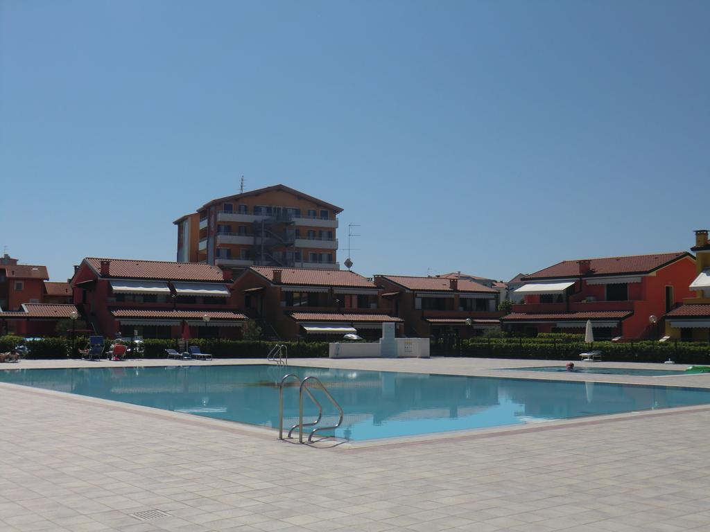 Residence Villaggio Dei Fiori Con Piscina E Posto Spiaggia Incluso Каорле Стая снимка