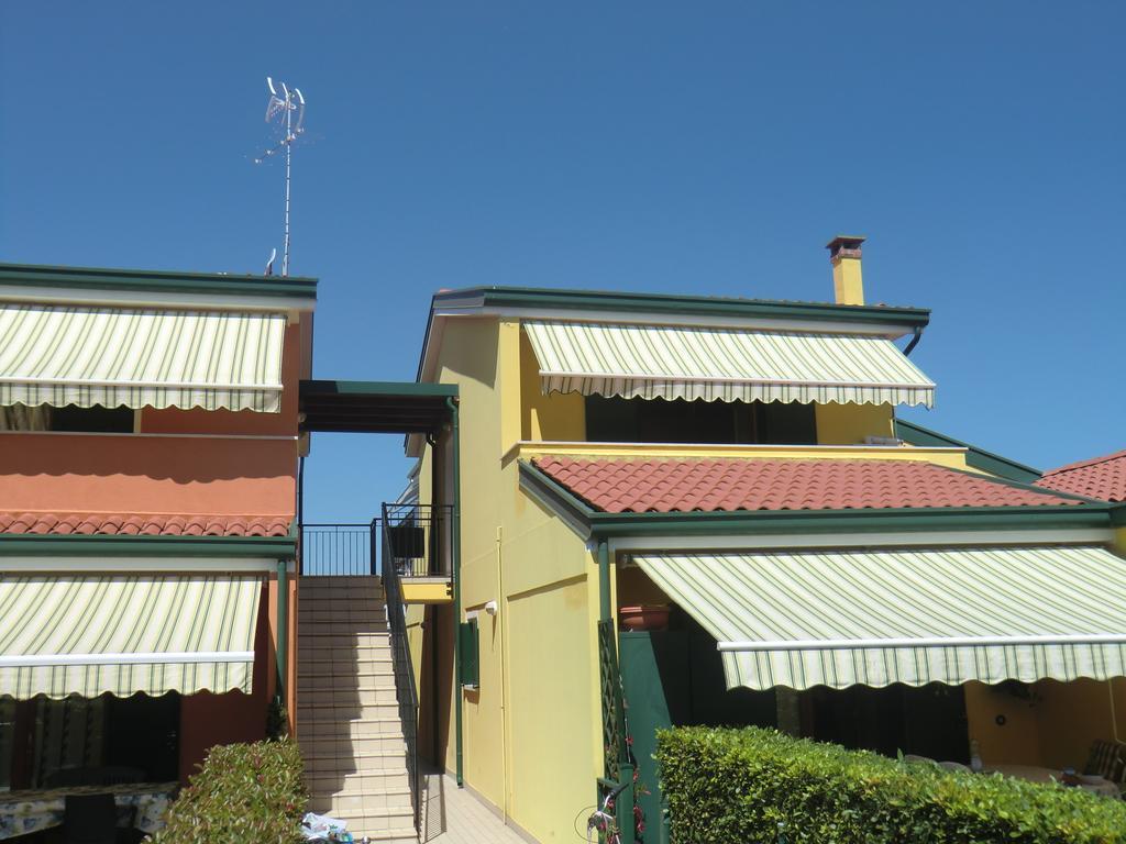 Residence Villaggio Dei Fiori Con Piscina E Posto Spiaggia Incluso Каорле Стая снимка