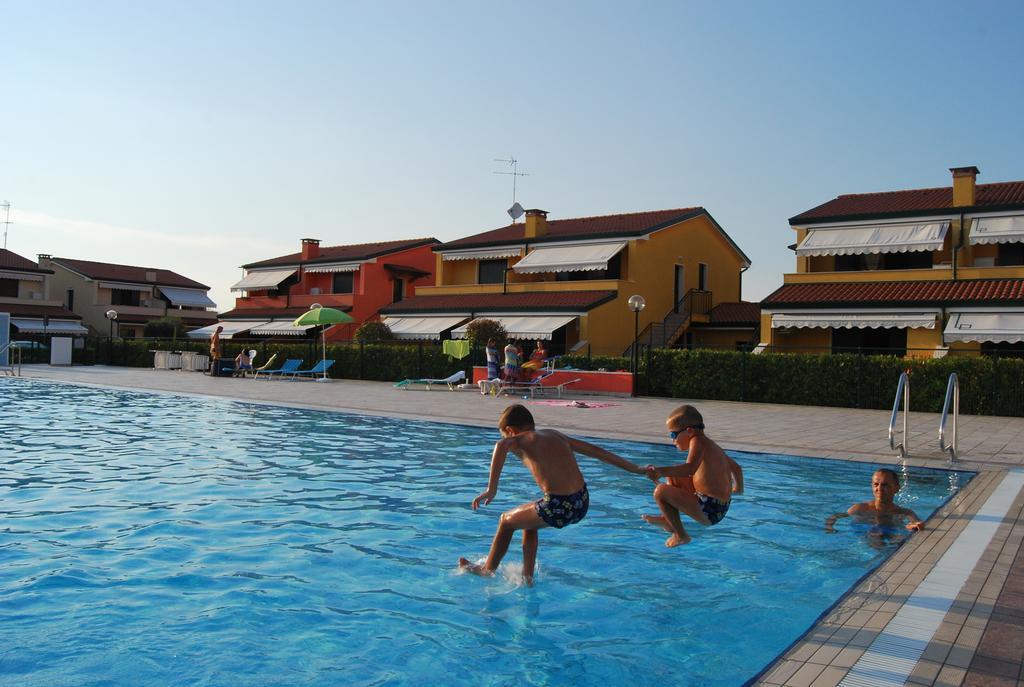 Residence Villaggio Dei Fiori Con Piscina E Posto Spiaggia Incluso Каорле Стая снимка