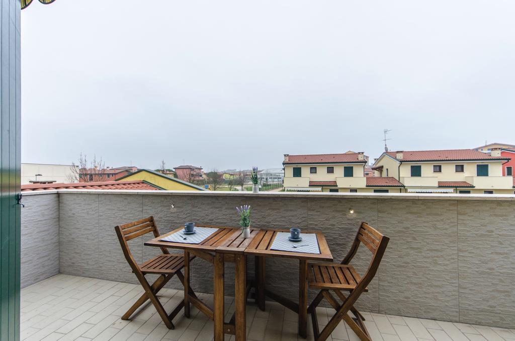 Residence Villaggio Dei Fiori Con Piscina E Posto Spiaggia Incluso Каорле Стая снимка