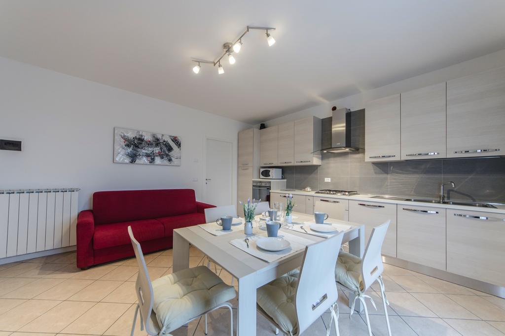 Residence Villaggio Dei Fiori Con Piscina E Posto Spiaggia Incluso Каорле Екстериор снимка