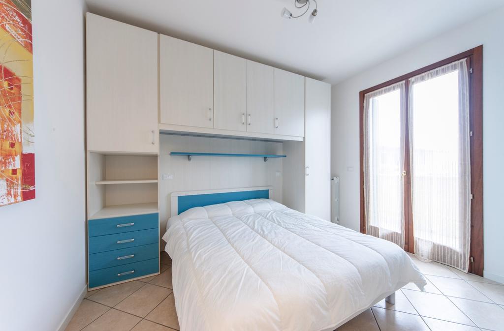 Residence Villaggio Dei Fiori Con Piscina E Posto Spiaggia Incluso Каорле Стая снимка