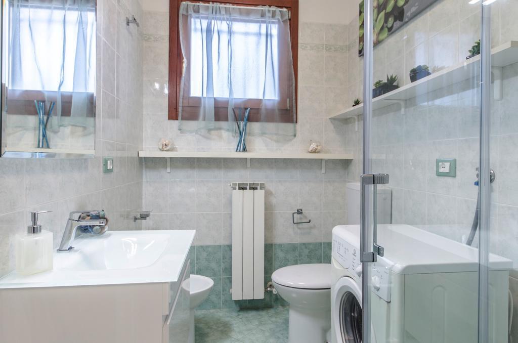 Residence Villaggio Dei Fiori Con Piscina E Posto Spiaggia Incluso Каорле Стая снимка